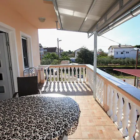 Azuro Apartament Sukošan